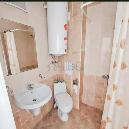 Beautiful, Cozy 1 Bedroom Sunny Beach, Sunny Day 5 *