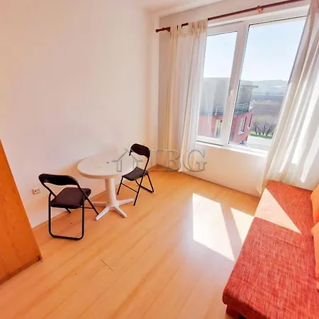Beautiful, Cozy 1 Bedroom Sunny Beach, Sunny Day 5 *