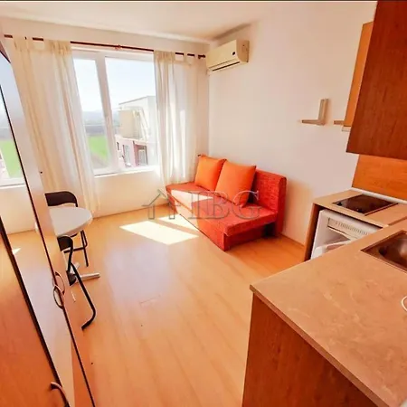 Beautiful, Cozy 1 Bedroom Sunny Beach, Sunny Day 5